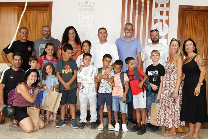 Noticias Lanzarote | El Cabildo recibe a los menores saharauis que disfrutan del programa 'Vacaciones en paz' en Lanzarote