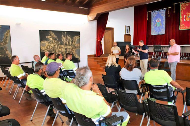 Noticias Yaiza | Yaiza confía que el consenso alcanzado con Urbaser redunde en la calidad del servicio de basura y el bienestar de sus trabajadores