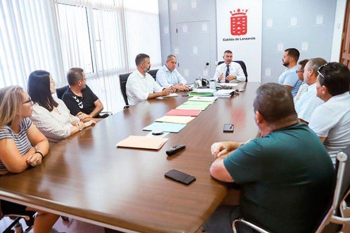 Noticias Lanzarote | El Cabildo de Lanzarote refuerza el convenio con los clubes de lucha canaria
