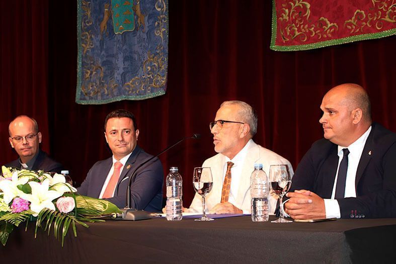 Machado exalta las fiestas de Yaiza como expresión popular que enriquece “un pueblo vivo y con historia”