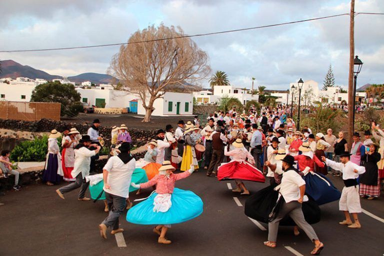 Noticias Yaiza | Yaiza siembra alegría y tradición en su ofrenda romera a la Virgen de Remedios