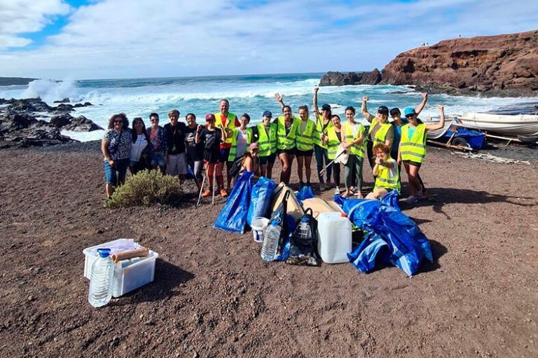 Noticias Yaiza | Voluntarios de Yaiza cumplen seis años con acciones de limpieza en el litoral sureño