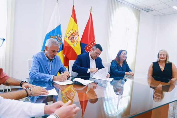 Firma del convenio entre el Cabildo de Lanzarote y la ULPGC Noticias Lanzarote | El Cabildo de Lanzarote renueva el convenio con la Universidad de Las Palmas de Gran Canaria