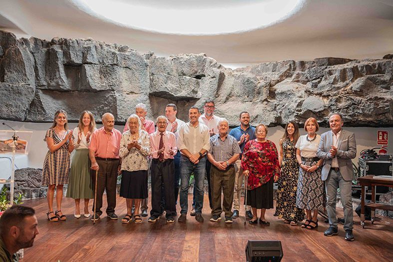 Noticias Lanzarote | Mayores de Lanzarote y La Graciosa se unieron en el Monumento al Campesino para conmemorar su Día Internacional