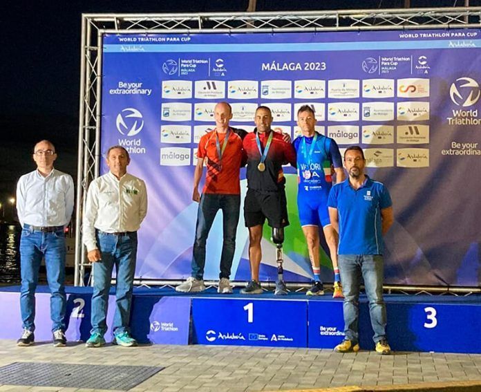 Lionel Morales en el podio Noticias Lanzarote | Lionel Morales se proclama vencedor en las finales del Campeonato Mundial de Triatlón en Málaga