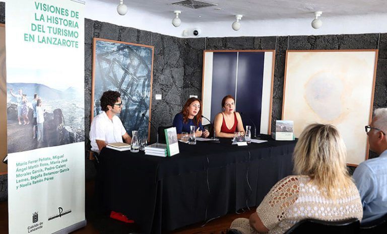 El Cabildo lanza una nueva obra literaria sobre la historia y evolución del turismo de Lanzarote