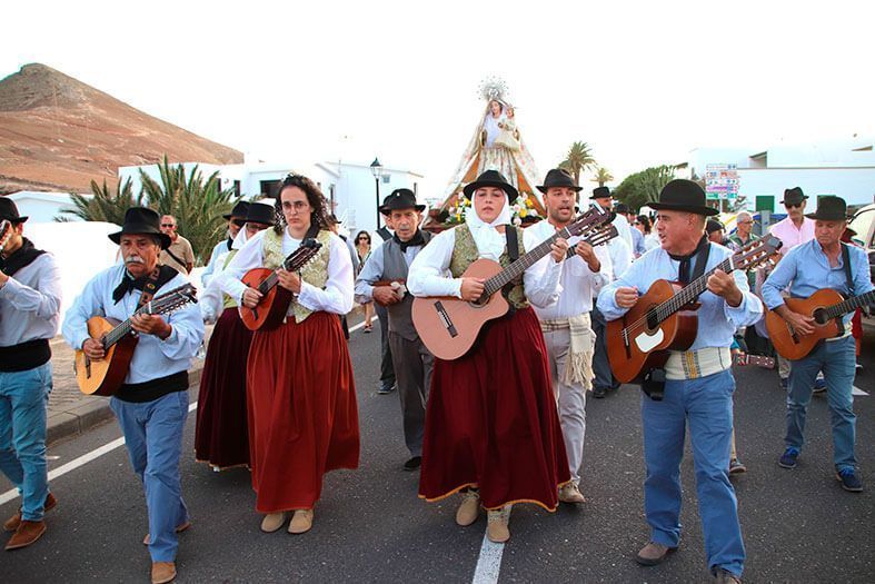 Femés cumple con su admiración a la Virgen del Rosario