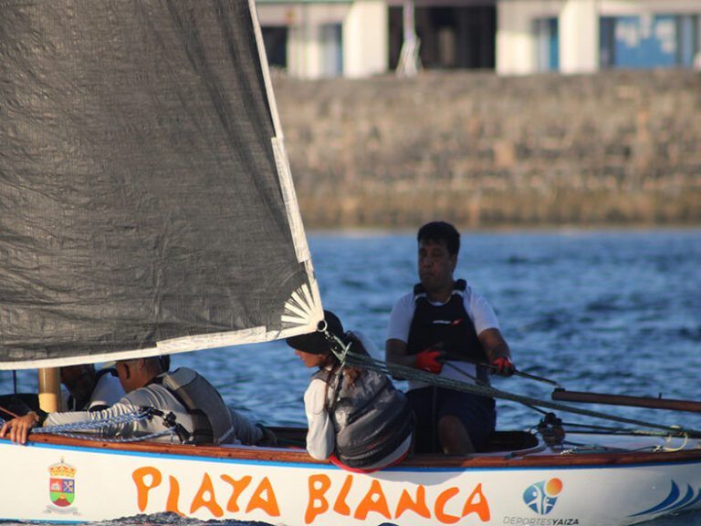 Noticias Yaiza | Álvaro González gana la regata de Patrones Noveles con el Playa Blanca