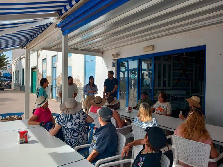 Noticias Lanzarote | Lanzarote apuesta por mejorar la accesibilidad de las personas mayores con paseos guiados por los municipios