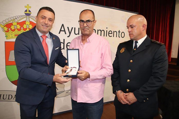 Yaiza celebra el Día de la Policía en medio de la emoción a sus homenajeados