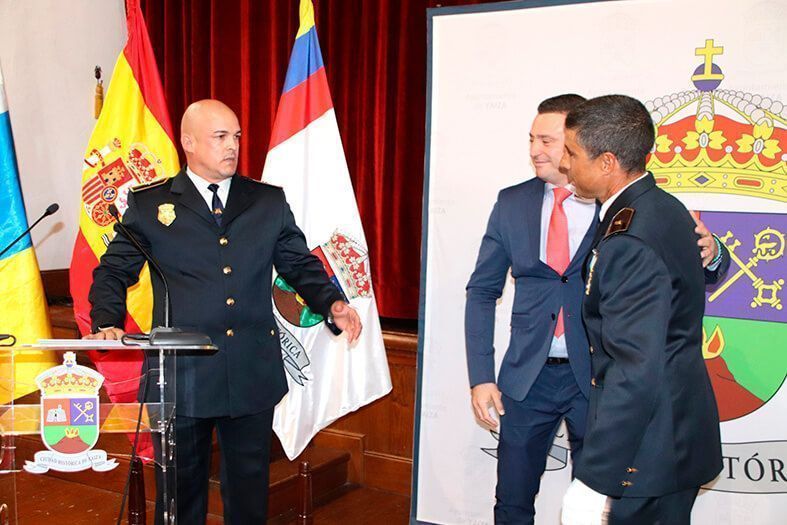 Yaiza celebra el Día de la Policía en medio de la emoción a sus homenajeados