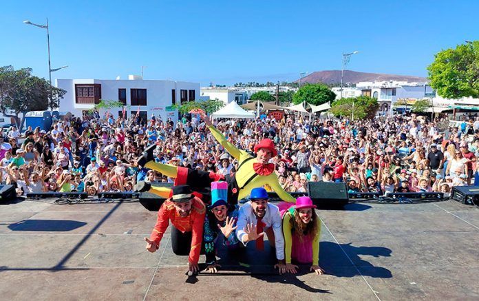 Noticias Playa Blanca | La magia del circo reúne a más de 300 personas en las Jornadas de la Infancia y la Familia de Yaiza