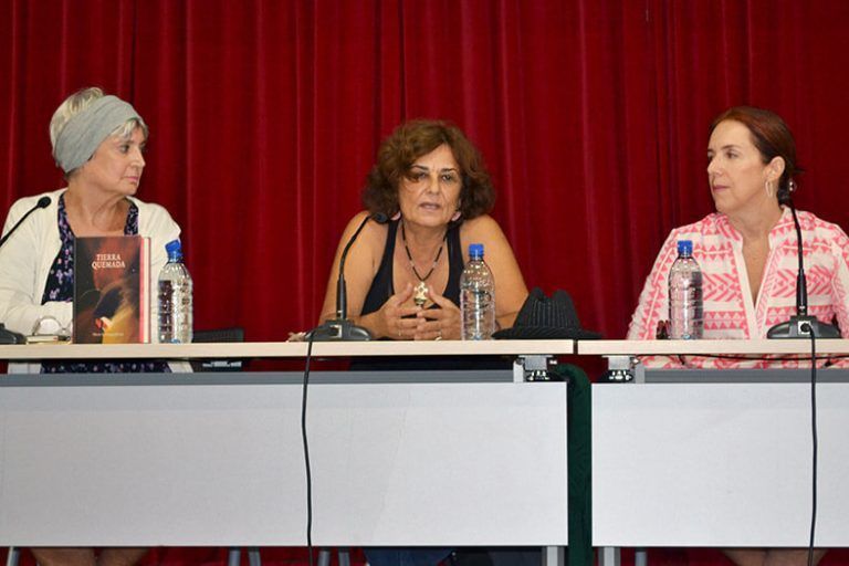 Erupción novelística para “volver a entender el sufrimiento de Lanzarote”