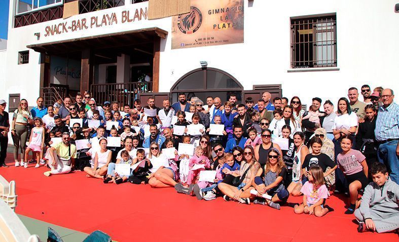 Playa Blanca acoge un taller de técnicas de defensa personal femenina