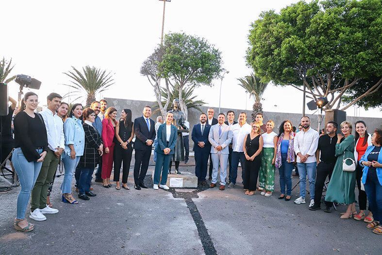 Noticias Lanzarote | Lanzarote homenajea a las mujeres conserveras con una escultura en la zona de la antigua fábrica de Garavilla
