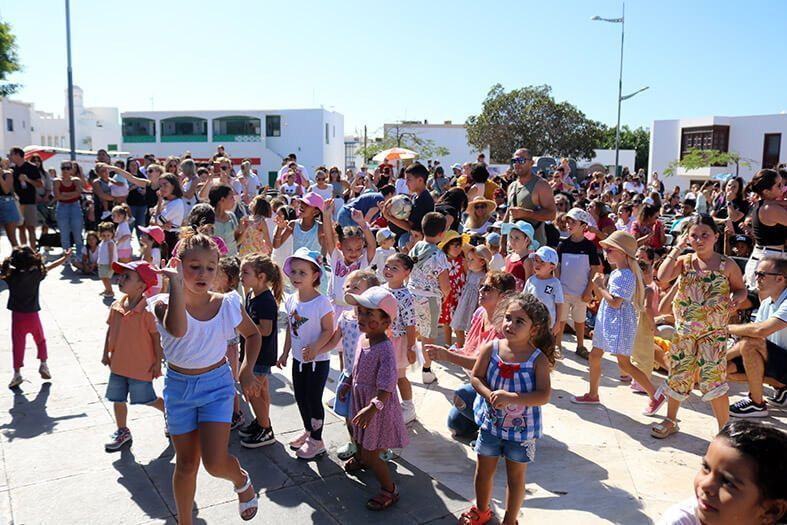 Noticias Yaiza | La magia del circo reúne a más de 300 personas en las Jornadas de la Infancia y la Familia de Yaiza