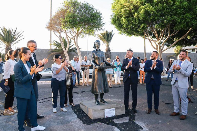 Noticias Yaiza | Lanzarote homenajea a las mujeres conserveras con una escultura en la zona de la antigua fábrica de Garavilla