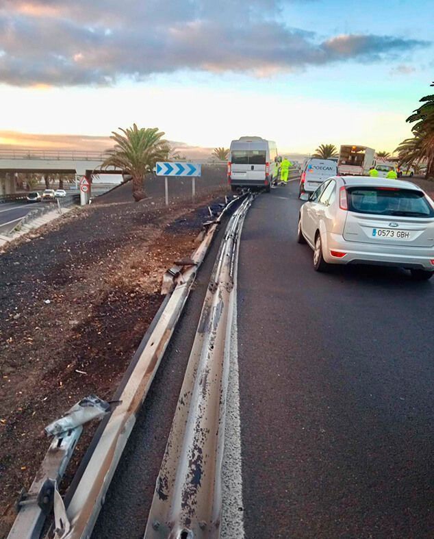 Noticias Lanzarote | El Cabildo pide precaución tras el cierre del carril que conecta la LZ-3 y la LZ-2
