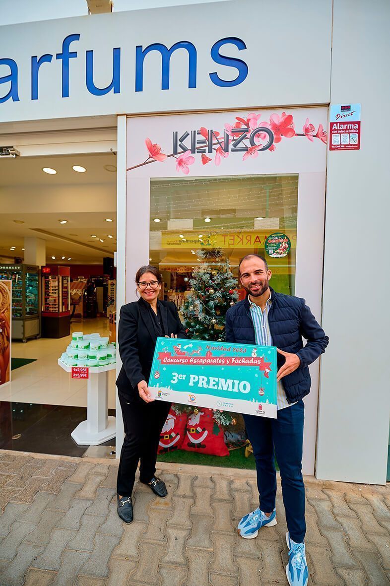 Yaiza entrega los premios a los mejores escaparates e inicia su campaña de impulso al comercio local 