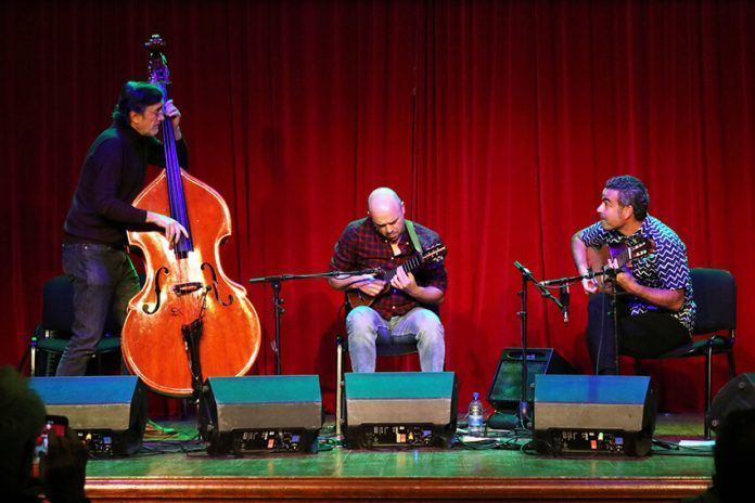 Alexis Lemes, Javier Infante y Javier Colina, durante el concierto en Yaiza Noticias Yaiza | Yaiza se rinde ante el virtuosismo del trío formado por Alexis Lemes, Javier Infante y Javier Colina