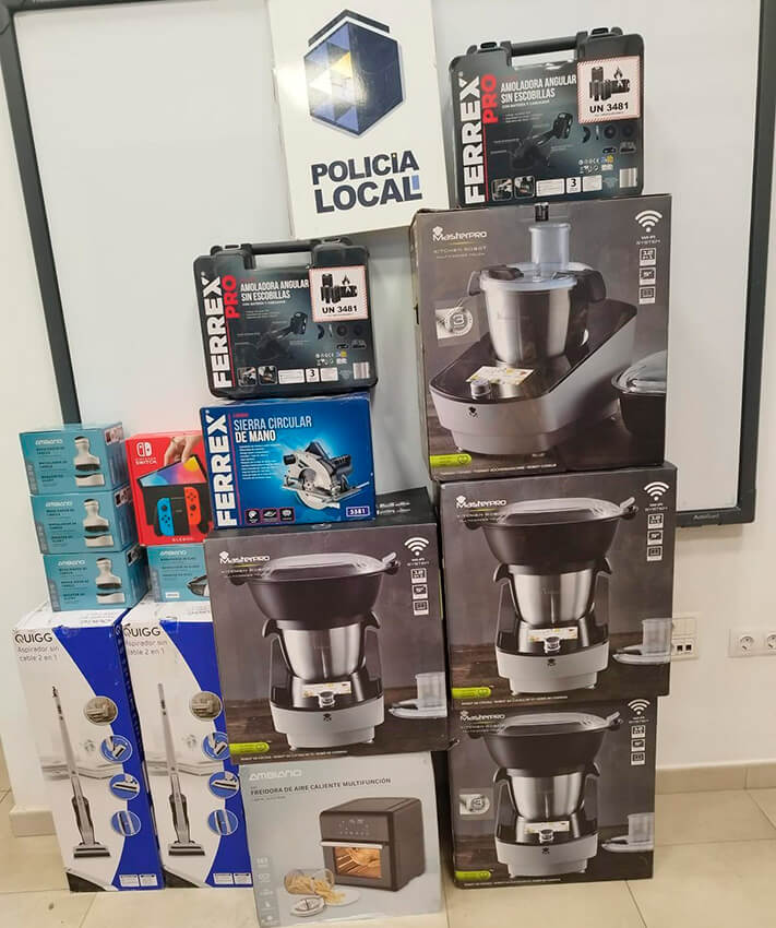 La Policía Local de Yaiza detiene a un hombre por conducción temeraria y recupera 80 objetos de dudosa procedencia