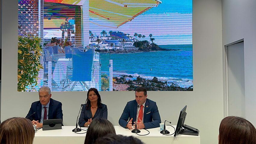 Noticias Yaiza | Yaiza pone en valor en FITUR la calidad del destino, su paisaje y patrimonio, y su potente calendario de eventos deportivo, festivo y cultural
