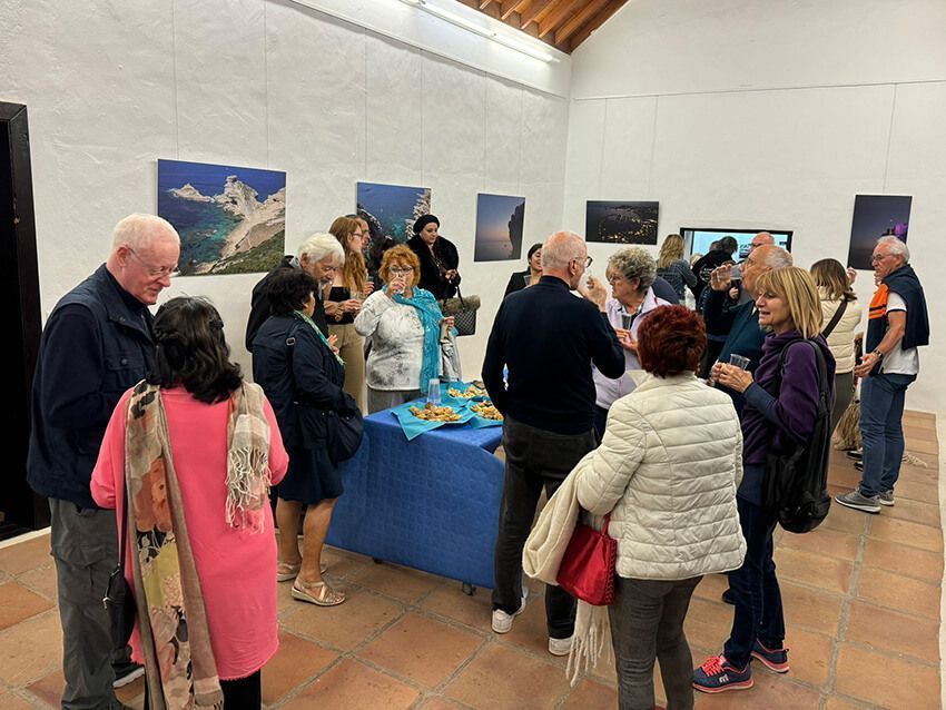 Noticias Yaiza | Yaiza exhibe fotografías “atadas” al mar