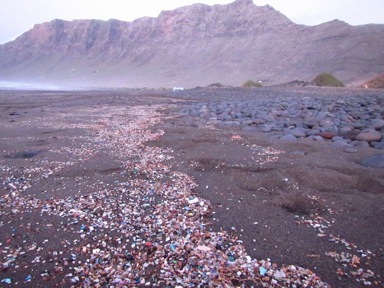 ECOAQUA advierte que residuos de los pellets perdidos por el buque Toconao podrían llegar a Canarias en algo más de un año