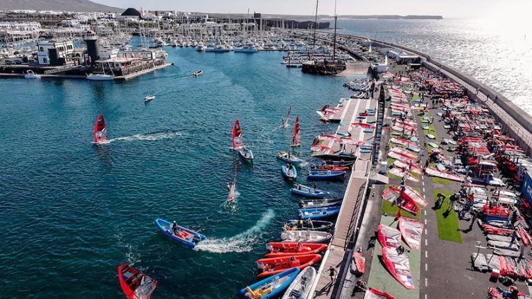 Noticias Playa Blanca | La lucha por el título mundial de iQFOiL arranca mañana en Lanzarote