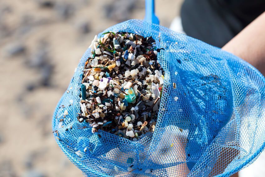Noticias Lanzarote | ECOAQUA advierte que residuos de los pellets perdidos por el buque Toconao podrían llegar a Canarias en algo más de un año