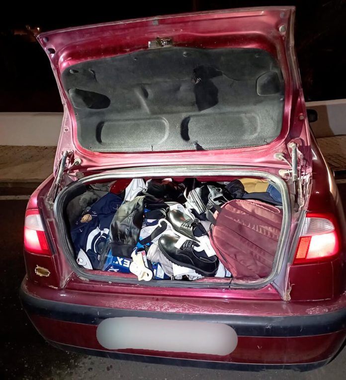 Noticias Playa Blanca | La Policía Local de Yaiza detiene a un hombre por conducción temeraria y recupera 80 objetos de dudosa procedencia