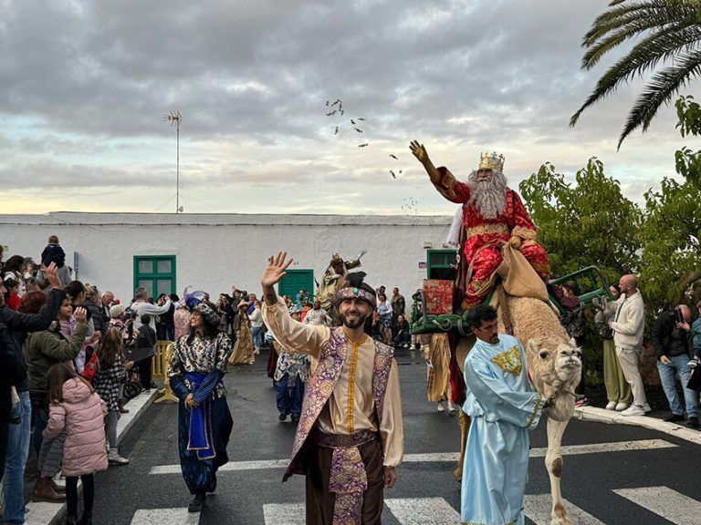Noticias Yaiza | Yaiza y Playa Blanca, pletóricas de alegría en las cabalgatas de Reyes Magos