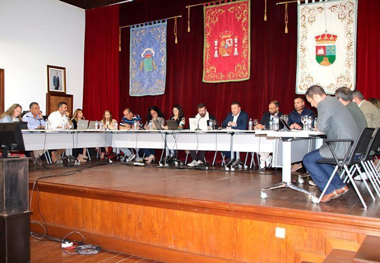 Noticias Yaiza | Yaiza confirma 10 nuevas licencias de taxi para sumar un total de 77 vehículos