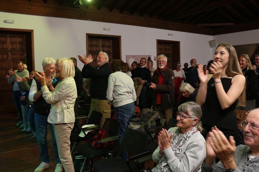 Yaiza se rinde ante el virtuosismo del trío formado por Alexis Lemes, Javier Infante y Javier Colina