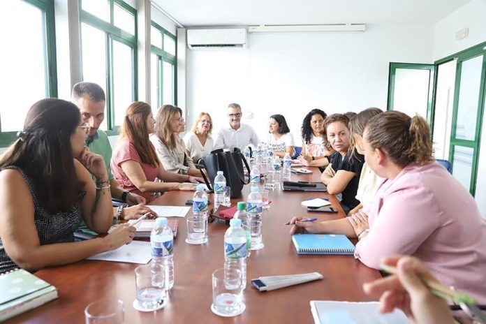 Noticias Lanzarote | El Cabildo de Lanzarote destina más de 400.000 euros para renovar el programa de ayudas para situaciones de emergencia social