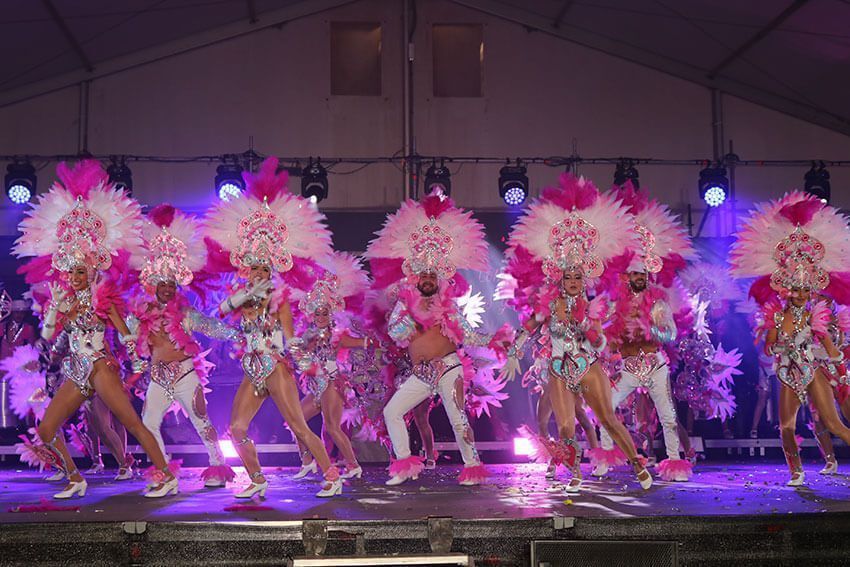 Yaiseros y Timanfeiros abren la veda del jolgorio más vistoso y carnavalero