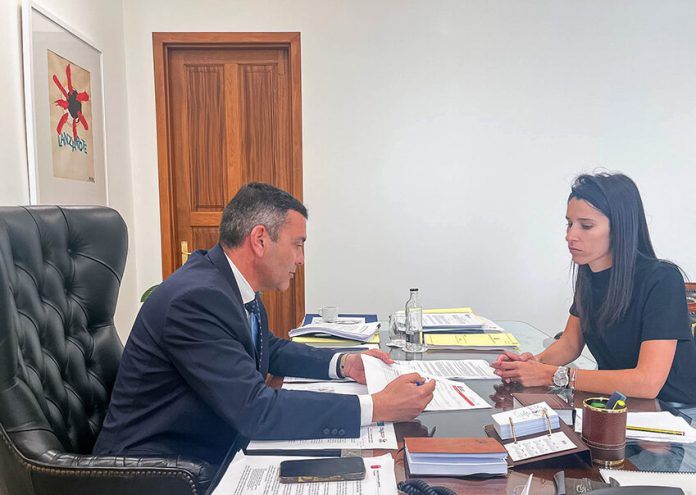 Noticias Yaiza | El Cabildo de Lanzarote abona una subvención de 15.000 euros por municipio para impulsar la artesanía