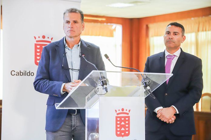 Oswaldo Betancort y Domingo Cejas Noticias Yaiza | El saneamiento del núcleo El Golfo, más cerca de ser una realidad