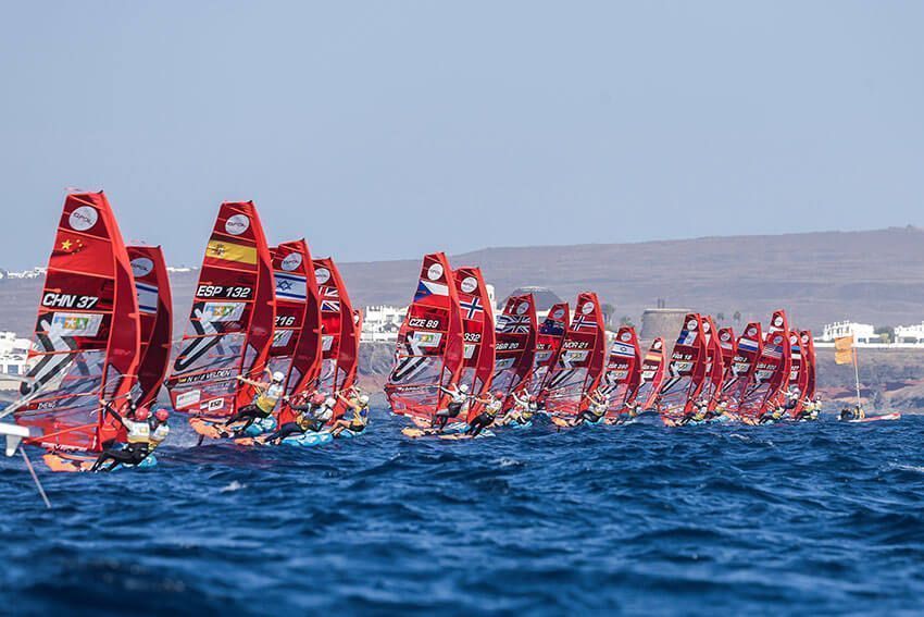 Noticias Lanzarote | Nacho Baltasar y Pilar Lamadrid disputarán en Lanzarote la jornada final del Mundial de iQFOiL