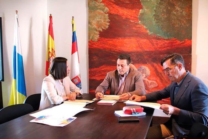 Noticias Yaiza | Yaiza y el Gobierno de Canarias acuerdan estrechar colaboraciones en materia de patrimonio y cultura