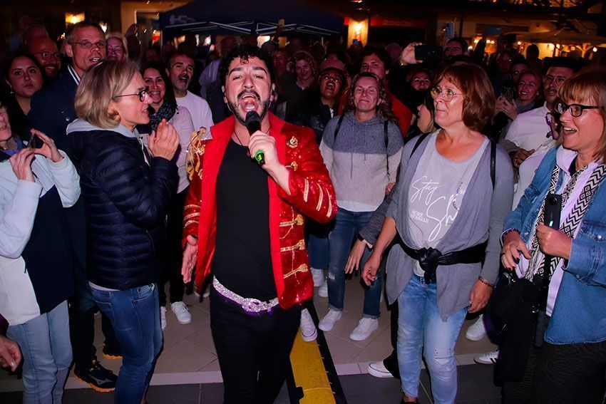 Puerto Calero bendice a Momo Cortés en su homenaje a Queen