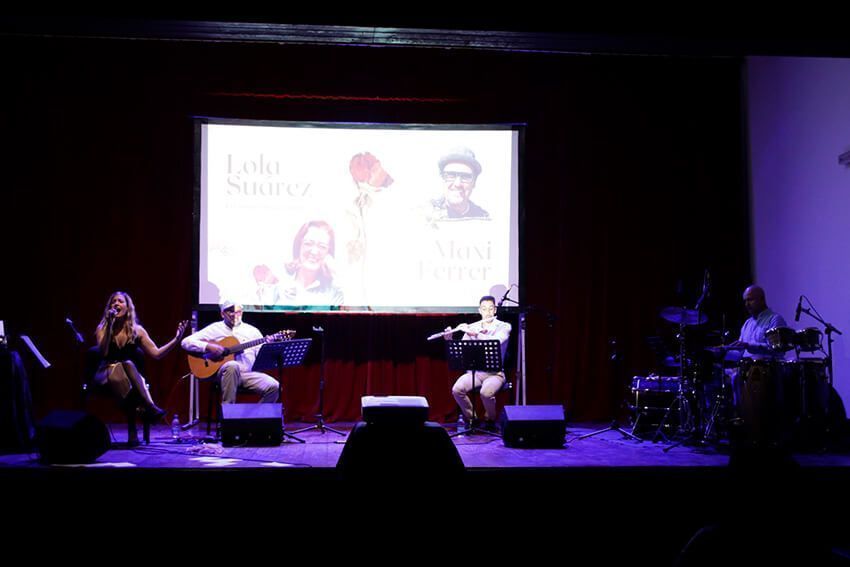 Música y poesía honran a la mujer en Yaiza 