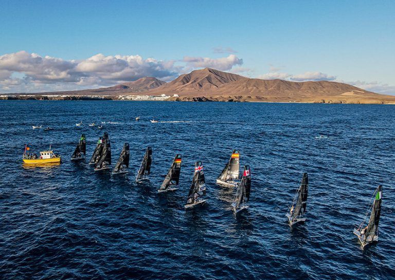 Noticias Yaiza | Playa Blanca vuelve a convertirse desde hoy en protagonista de la vela mundial