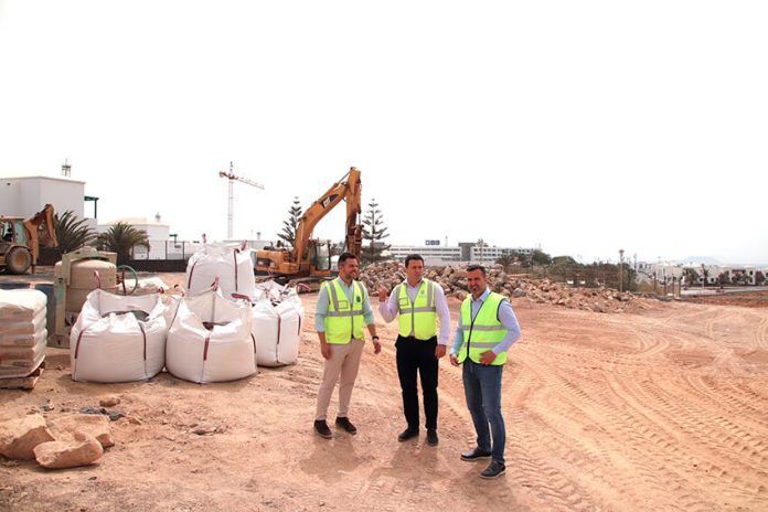 Noticias Playa Blanca | Comienzan las obras de las canchas de El Aulagar, en Playa Blanca