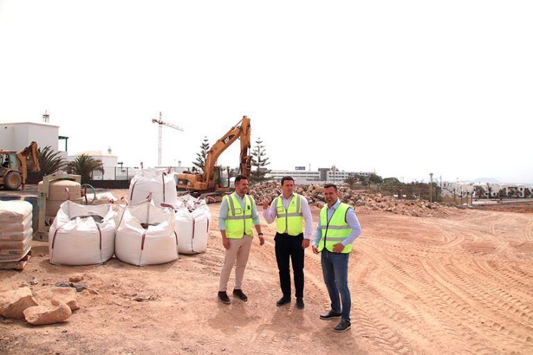 Noticias Playa Blanca | Comienzan las obras de las canchas de El Aulagar, en Playa Blanca