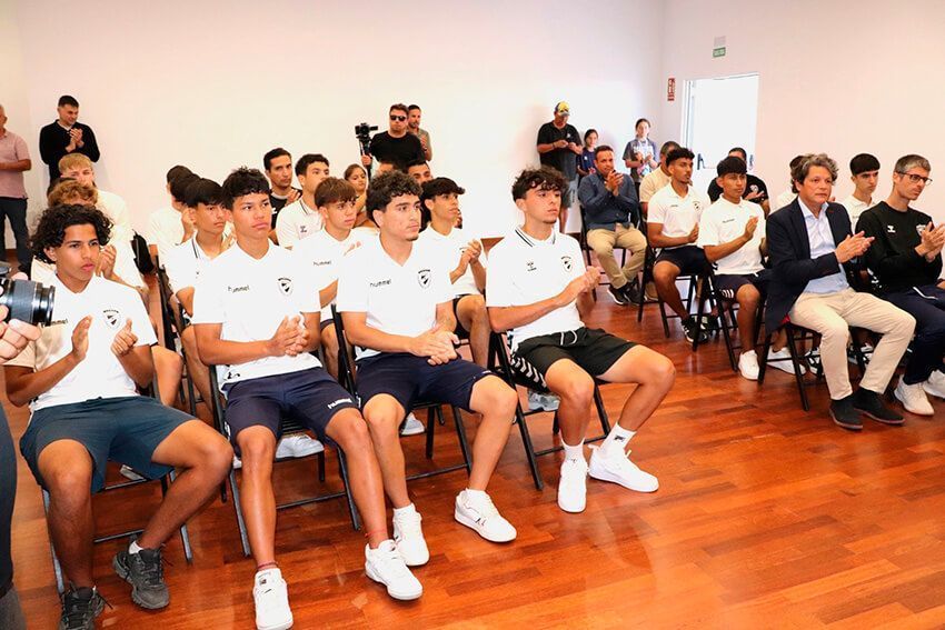 Acto homenaje por el ascenso a División de Honor de los juveniles del Unión Sur Yaiza de fútbol
