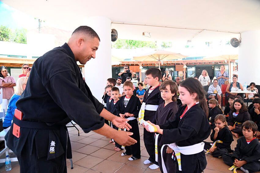 Noticias Playa Blanca | Alumnado de la Escuela Municipal de Kenpo festeja su graduación