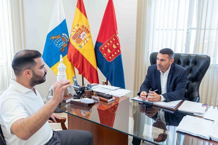 Noticias | Lanzarote recibe el documento de la ordenanza para la implantación de energías renovables en la isla