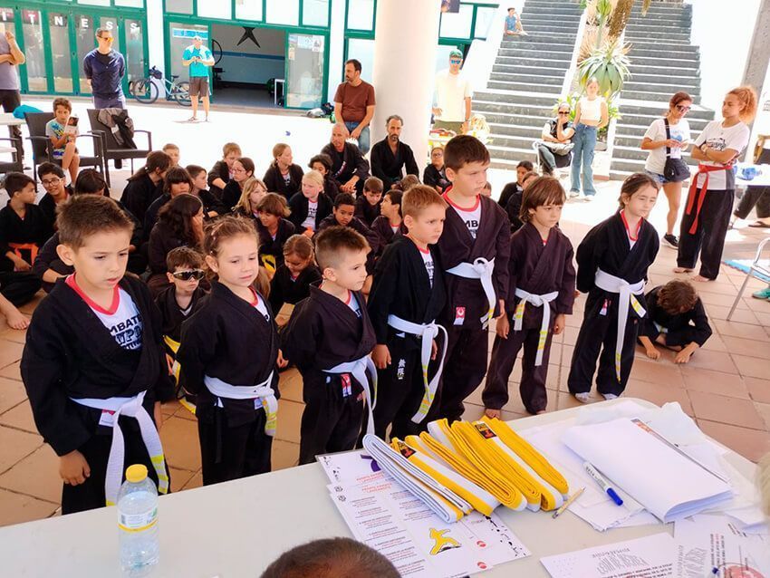 Alumnado de la Escuela Municipal de Kenpo festeja su graduación