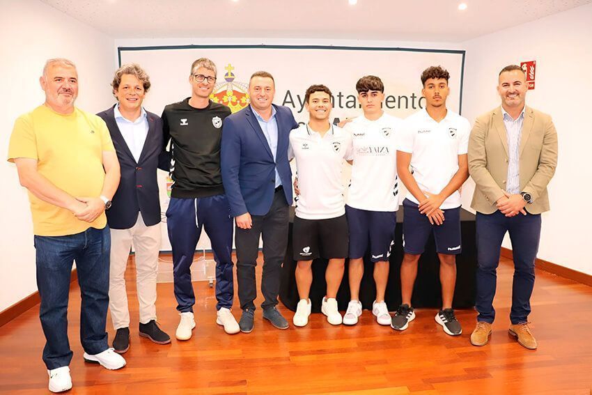 Acto homenaje por el ascenso a División de Honor de los juveniles del Unión Sur Yaiza de fútbol